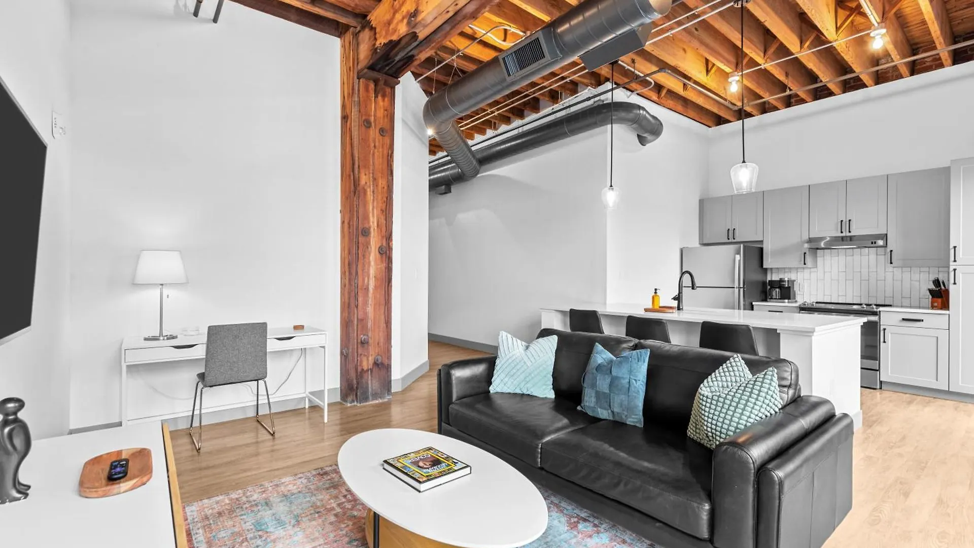 Apartment 5 Star Riverfront Loft-Gated Parking-G201 Saint Louis