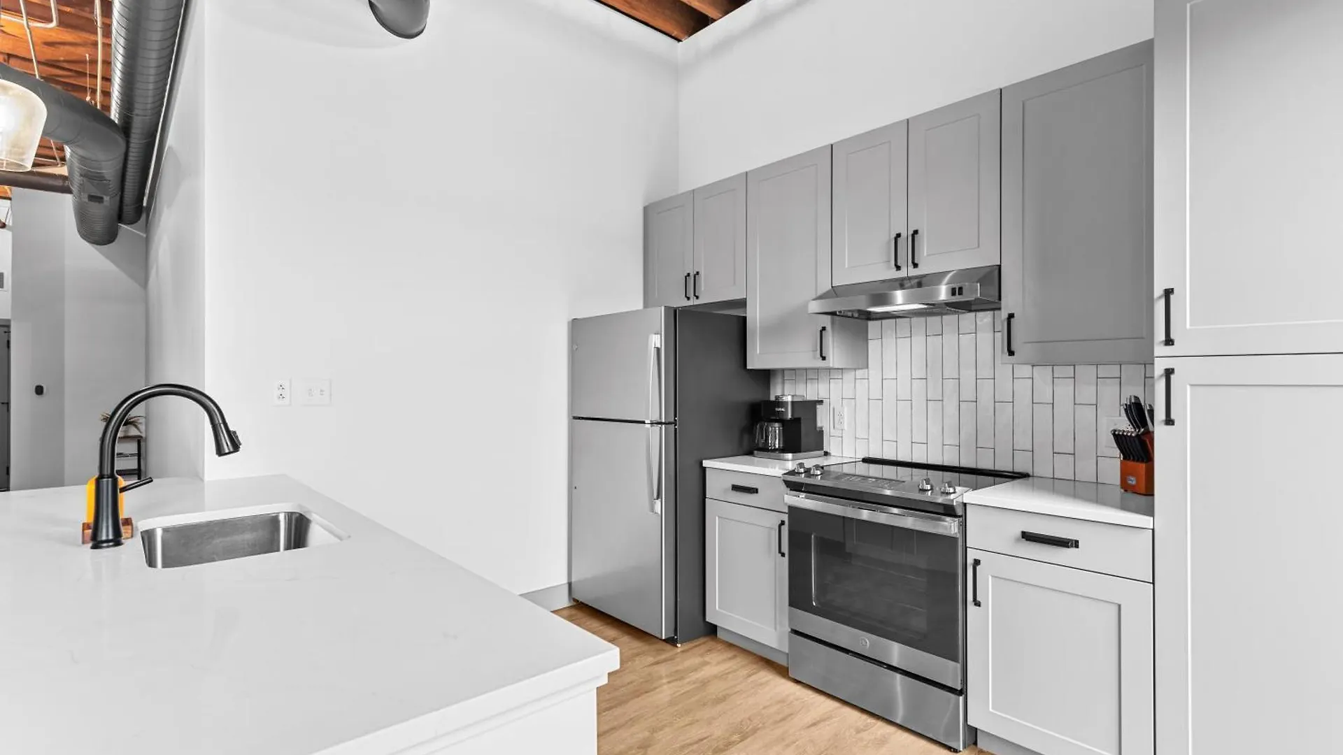 Apartment 5 Star Riverfront Loft-Gated Parking-G201 Saint Louis
