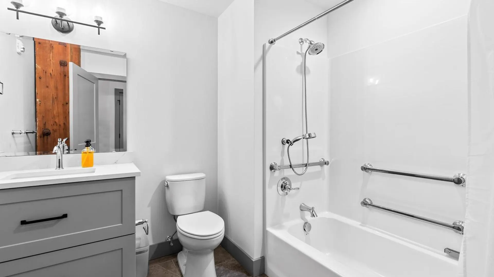5 Star Riverfront Loft-Gated Parking-G201 Saint Louis 0*,  United States