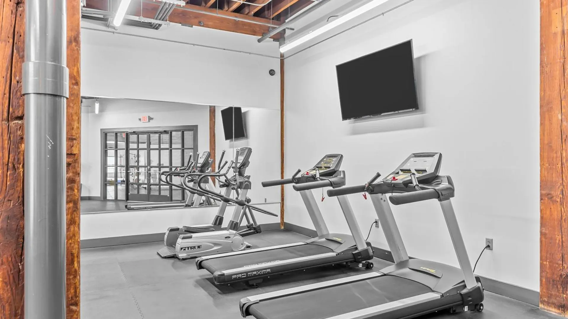 5 Star Riverfront Loft-Gated Parking-G201 Saint Louis Apartment